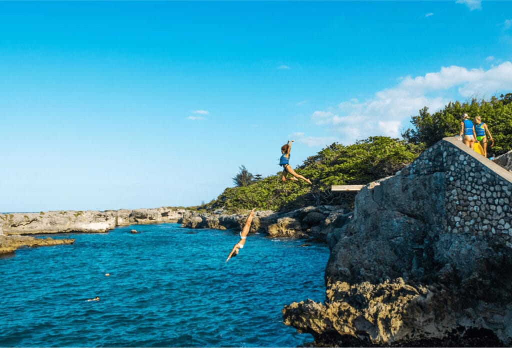 location_experiences-hero-img